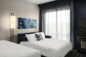 Ropa de cama de alta calidad, camas con pillow-top y escritorio 