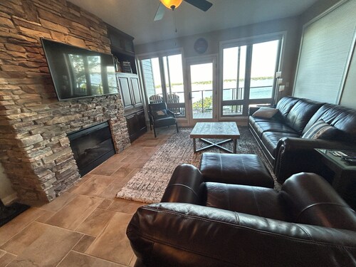 Coronado 207 - LAKEFRONT condo at Bridges Bay Resort