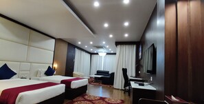 Kamar Deluks | Busa memori, meja kerja, ruang kerja ramah laptop, dan kedap suara