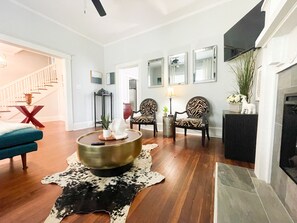 Smart TV, fireplace