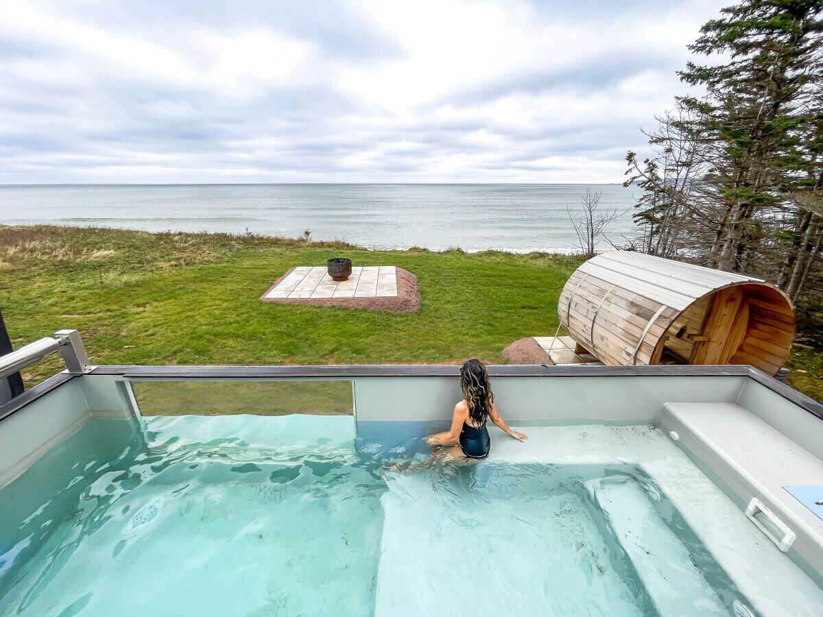 Bañera de hidromasaje al aire libre