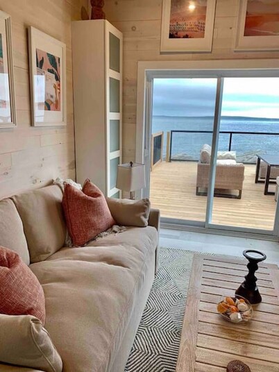 Luxury Oceanfront Retreats 2 private hot tubs and saunas