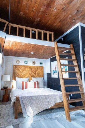 2 bedrooms, desk, iron/ironing board, travel cot