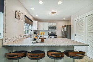 Fridge, microwave, oven, stovetop - Heated & Screened Pool House in Midtown Tampa (Tampa)