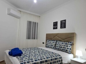 1 Schlafzimmer, Reisekinderbett, kostenloses WLAN, Bettwäsche
