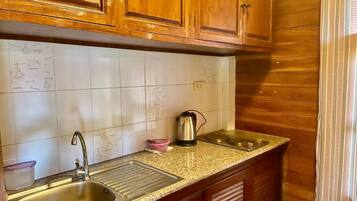 Traditional Bungalow, 1 King Bed, Garden View | Private kitchen | Fridge, stovetop, electric kettle, cookware/dishes/utensils