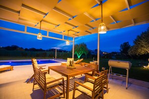 Exclusive-huvila, 3 makuuhuonetta, yksityinen uima-allas | Terassi/patio