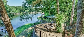 Maritime Retreat on Lake Tuscaloosa