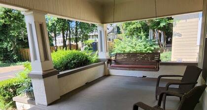 Burch Bungalow - Walk to U of A or Downtown