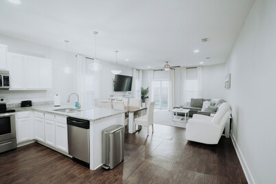 6BR/4BA Jax Beach Duo, Pet Friendly, Near Beach & Easy Drive to Stadium