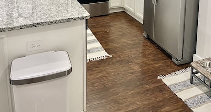 6BR/4BA Jax Beach Duo, Pet Friendly, Near Beach & Easy Drive to Stadium
