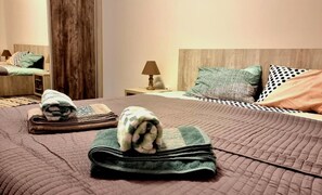 2 عدّة غرف نوم وواي فاي مجانًا وملاءات أسرّة