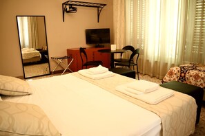 5 bedrooms, free WiFi, bed sheets