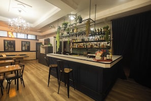 Lobby sitting area - Hotel Asturias (Vina del Mar)