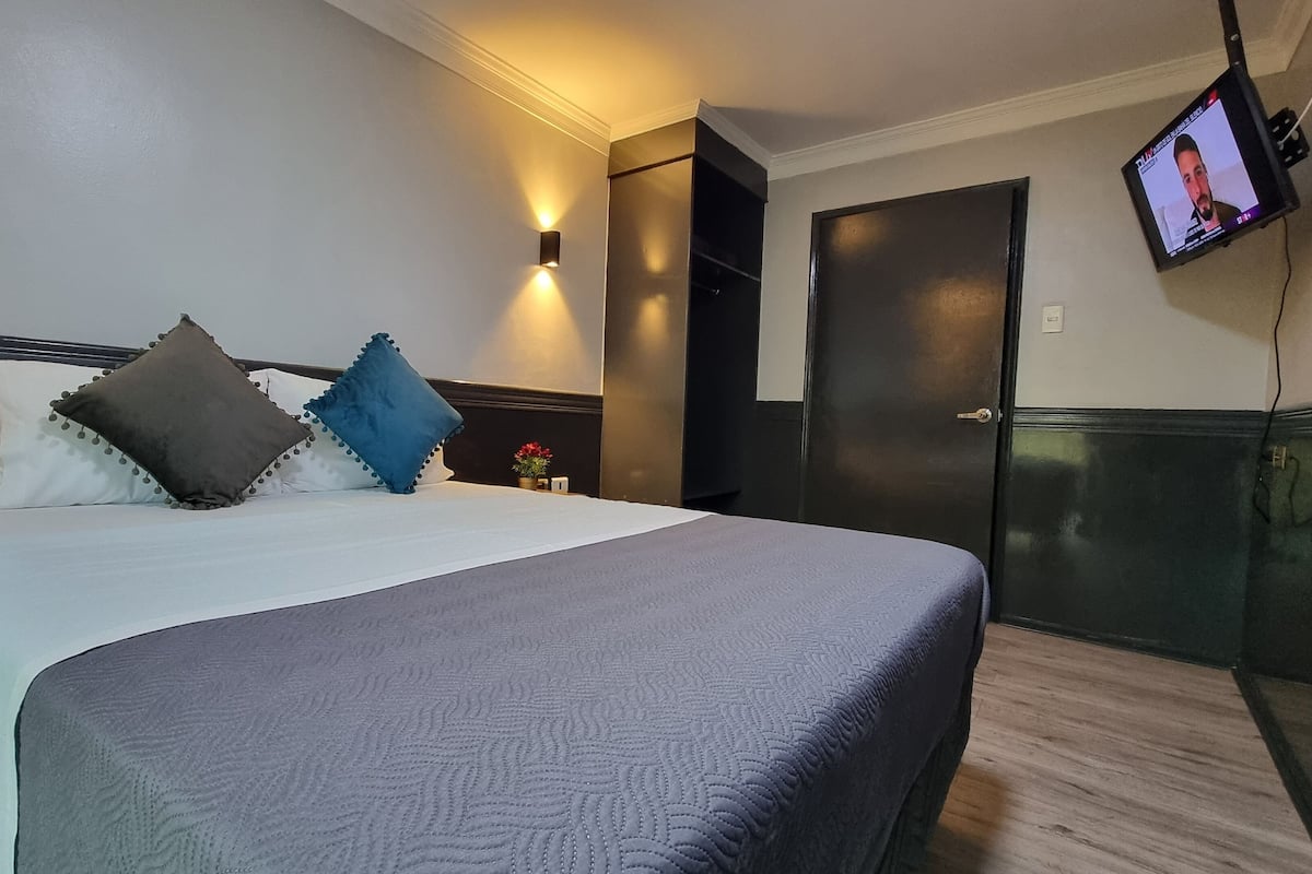 Cortinas blackout, tabla de planchar con plancha y wifi gratis