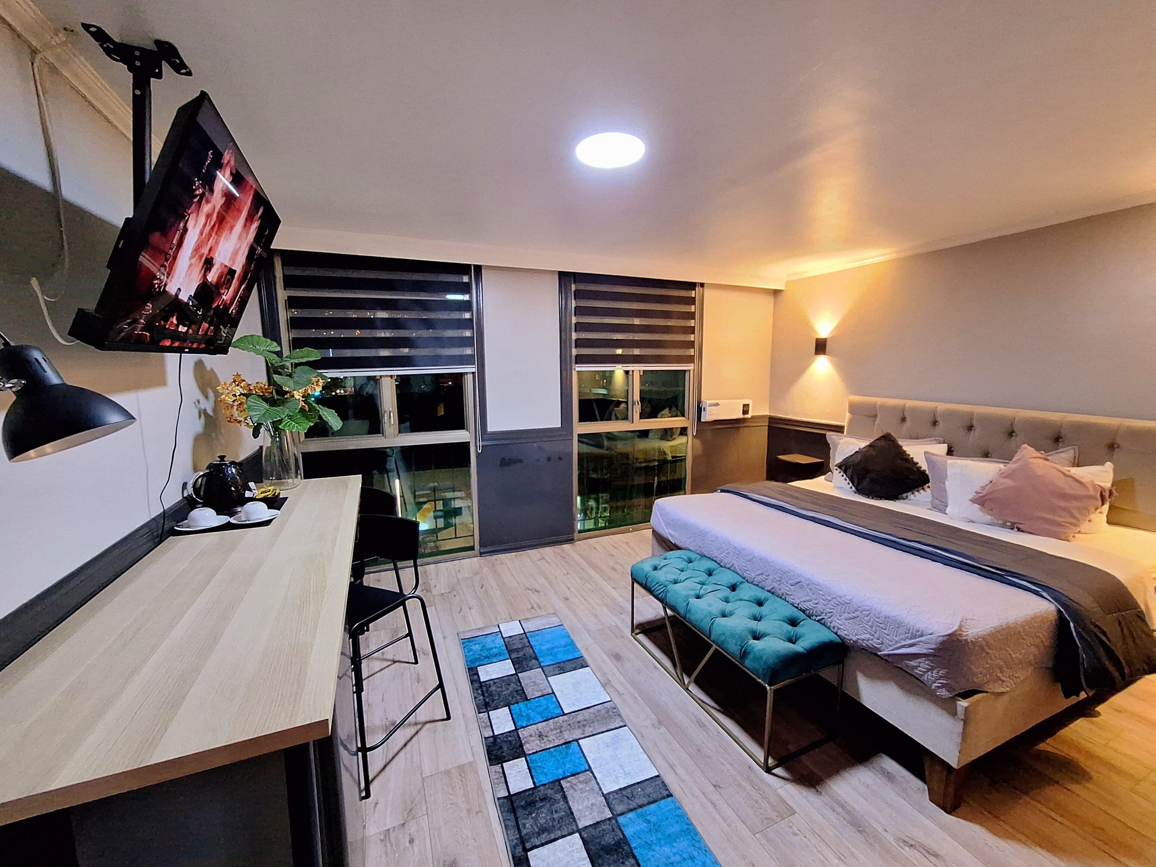 Deluxe Studio Suite | Blackout drapes, iron/ironing board, free WiFi, bed sheets