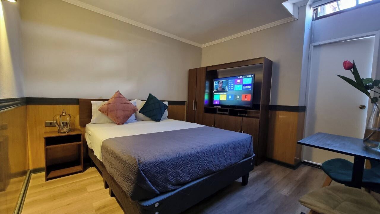 Cortinas blackout, tabla de planchar con plancha y wifi gratis 