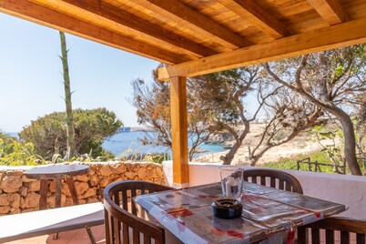 Dammuso detached cottage with sea view and garden in Lampedusa