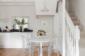 Dining - Beautiful Converted Stable Near the Coast (Plymouth)