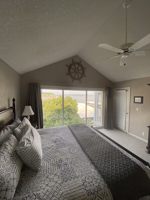 3 slaapkamers, een strijkplank/strijkijzer, gratis wifi, beddengoed