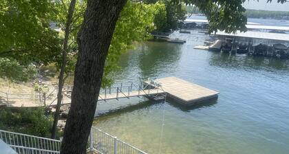 BOOKING CALENDAR JUST OPENED! 3BED 3BATH AMAZING VIEWS WITH LAKE OZARK LOCATION.