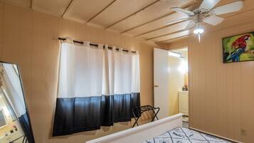 4 Schlafzimmer, Schreibtisch, Bügeleisen/Bügelbrett, kostenloses WLAN