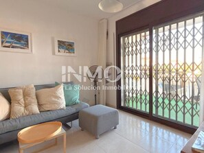 TV - Flat with terrace in Miami Platja (Mont-Roig del Camp)