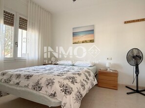 2 chambres, fer et planche à repasser