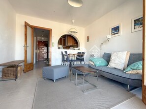 TV - Flat with terrace in Miami Platja (Mont-Roig del Camp)