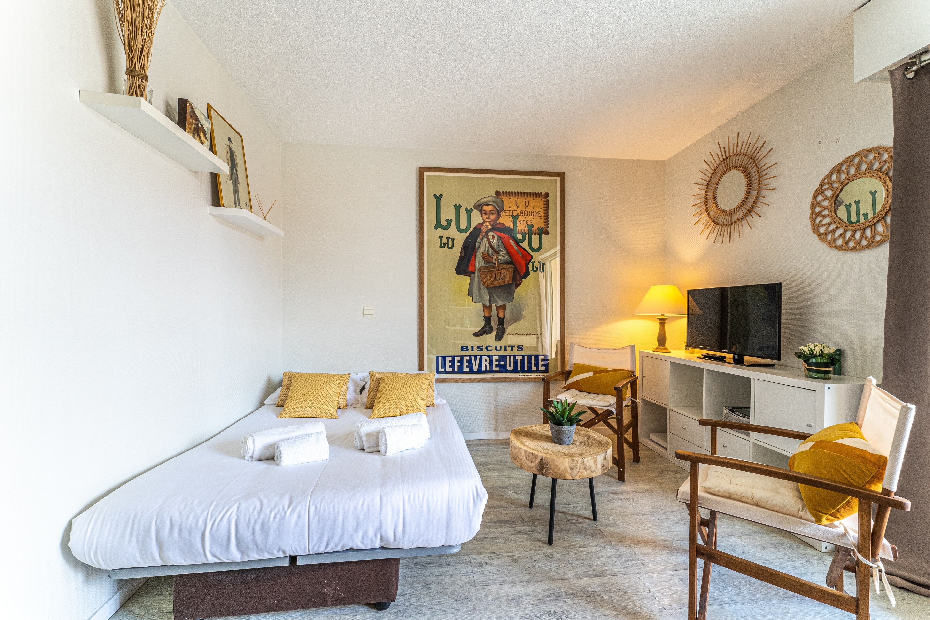 Een strijkplank/strijkijzer, gratis wifi, beddengoed