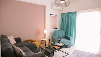 Apartment | Living area | Flat-screen TV