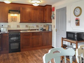 High chair, freezer - 2 bedroom accommodation in Bridlington (Bridlington)