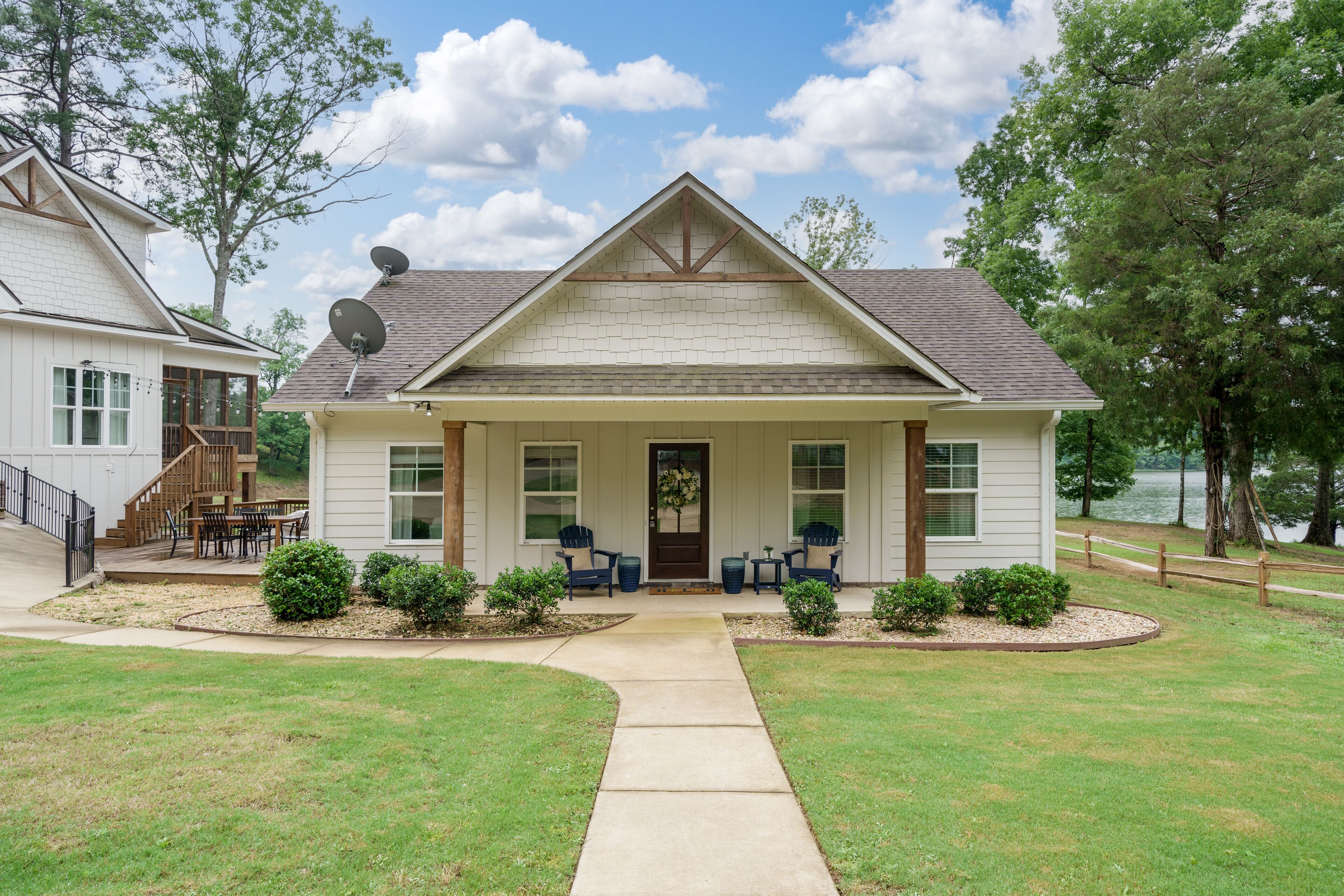 Relax and Unwind at Our Stunning 2 bed/ 1.5 bath Guest House on Lake Tuscaloosa