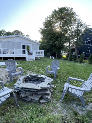 Terrace/patio - Minutes to the Beach with a hot tub and decks for relaxing. (Ocean View)