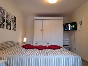 1 bedroom, free WiFi, bed sheets