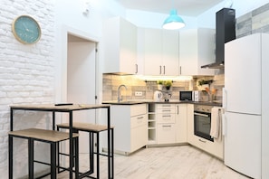 Fridge, microwave, oven, coffee/tea maker - Moderno y elegante ap. Barrio Ibiza MEN30 (Madrid)