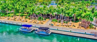 Surf Shack! Pool table! Fire Pit! 10 min to beach!