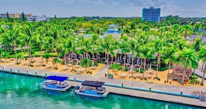 Surf Shack! Pool table! Fire Pit! 10 min to beach!