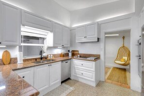 Fridge, microwave, oven, stovetop - Surf Shack! Pool table! Fire Pit! 10 min to beach! (Martin County)