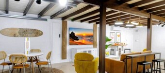 Surf Shack! Pool table! Fire Pit! 10 min to beach!
