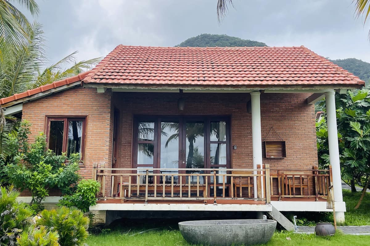 Deluxe Bungalow, Garden View | 1 bedroom, minibar, desk, laptop workspace