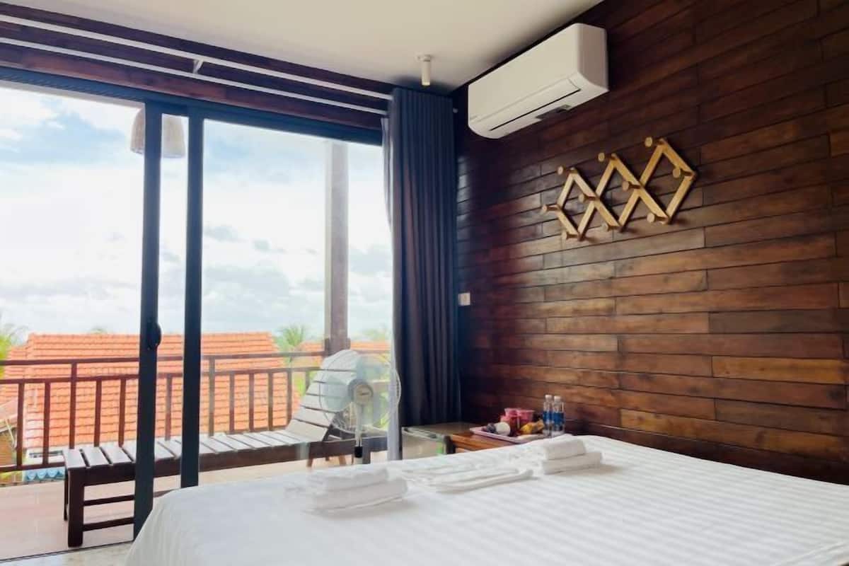 1 bedroom, minibar, desk, laptop workspace