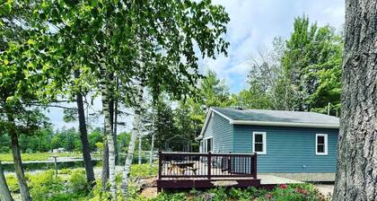 Updated Riverfront Cottage with Lake Access & StarLink, for Recreationalists!