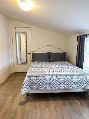 3 bedrooms, desk, iron/ironing board, WiFi