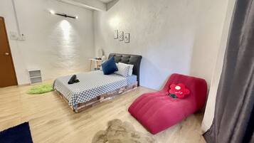 4 bedrooms, iron/ironing board, internet