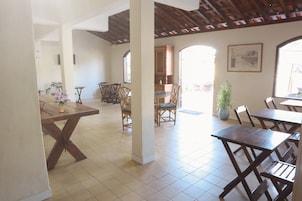 Desayuno bufé gratuito y diario