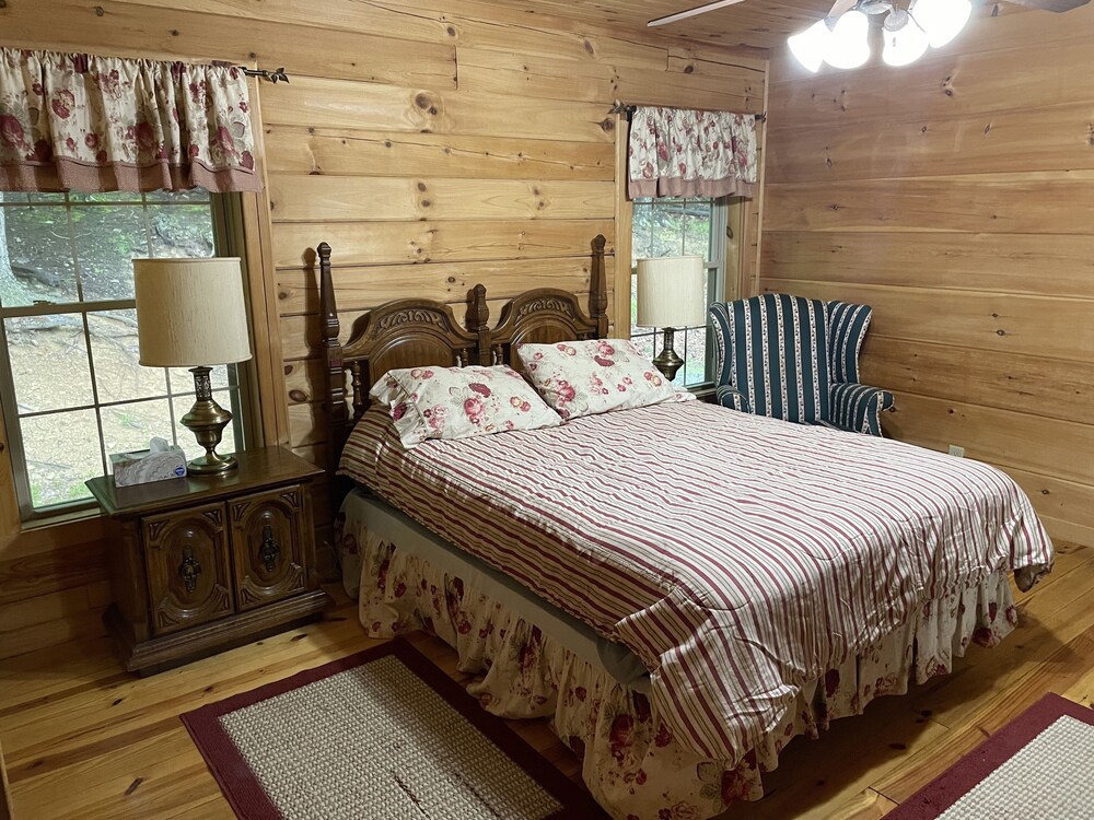 Happy Home Bring Your People and Your Pets! Beech Mountain Vrbo