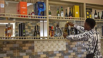 Bar (trong khuôn viên)