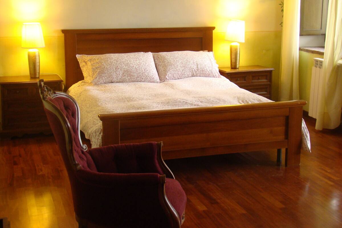 1 bedroom, hypo-allergenic bedding, down duvets, bed sheets