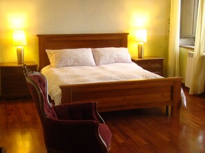 Comfort vierpersoonskamer | Hypoallergeen beddengoed, donzen dekbedden, beddengoed